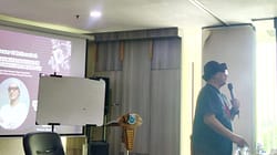 Dik Doank Shines as an Inspirational Speaker at the Family Resilience Socialization Event for Women in South Tangerang Dik Doank Shines as an Inspirational Speaker at the Family Resilience Socialization Event for Women in South Tangerang